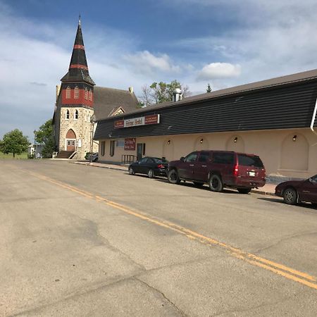 The Home Hotel Boissevain Exterior foto