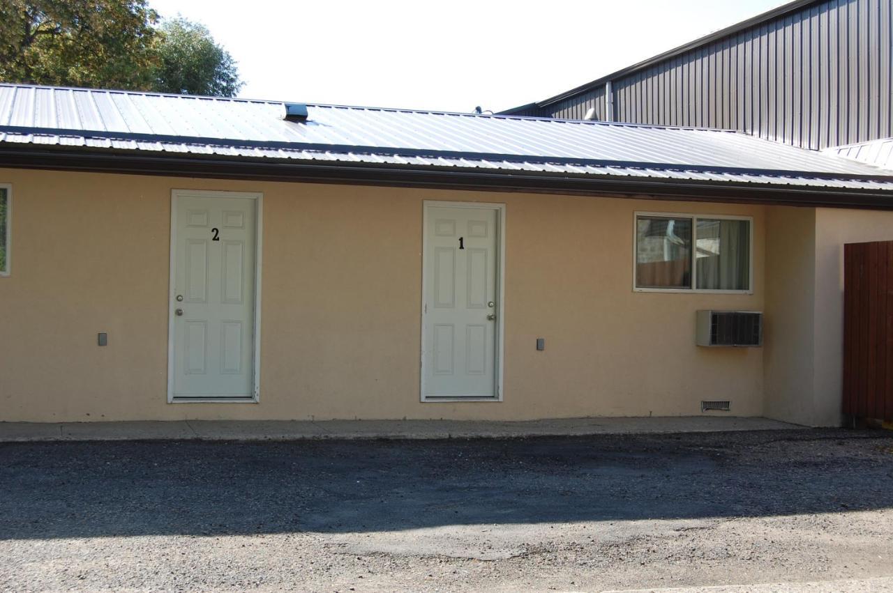 The Home Hotel Boissevain Exterior foto