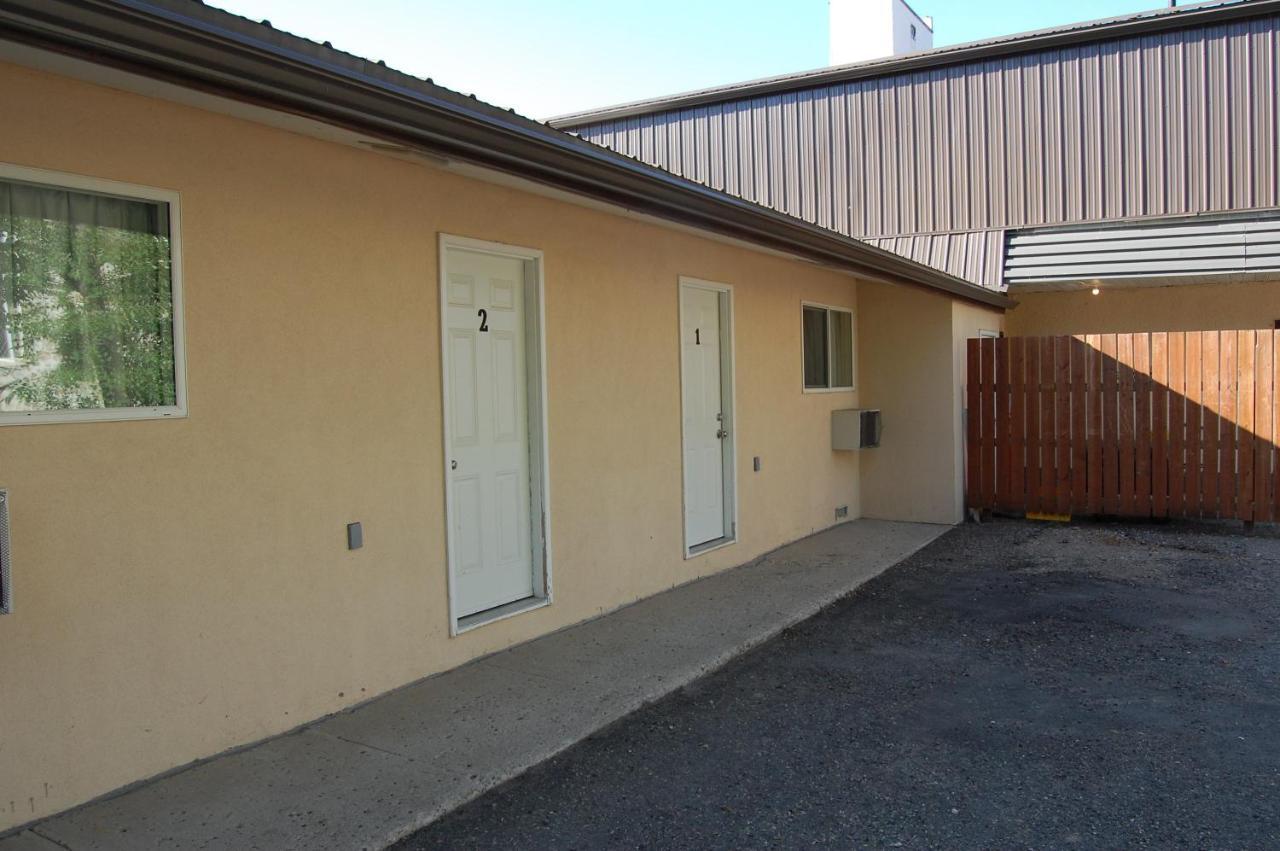 The Home Hotel Boissevain Exterior foto